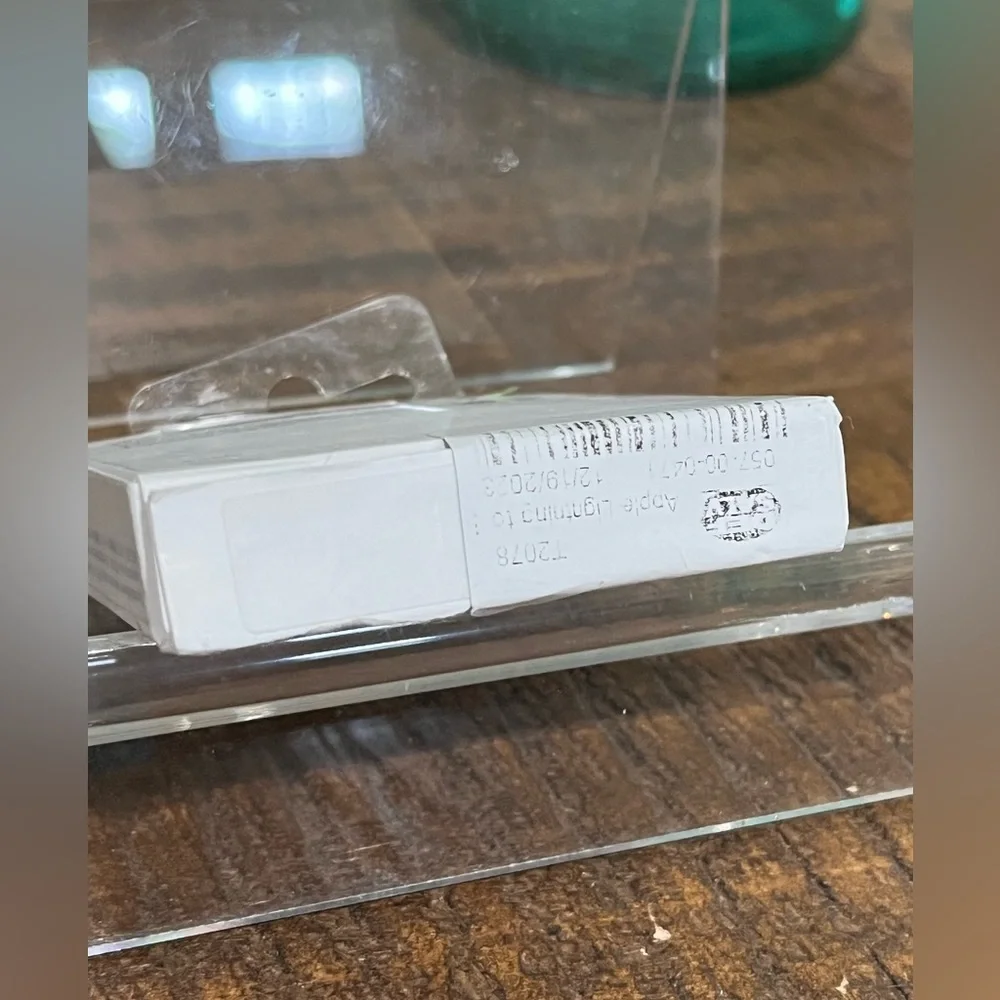 Apple USB-C to Lightning Cable, lightning to Headphone Jack